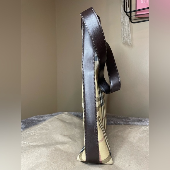 Burberry coated canvas shoulder tote - Picture 12 of 16